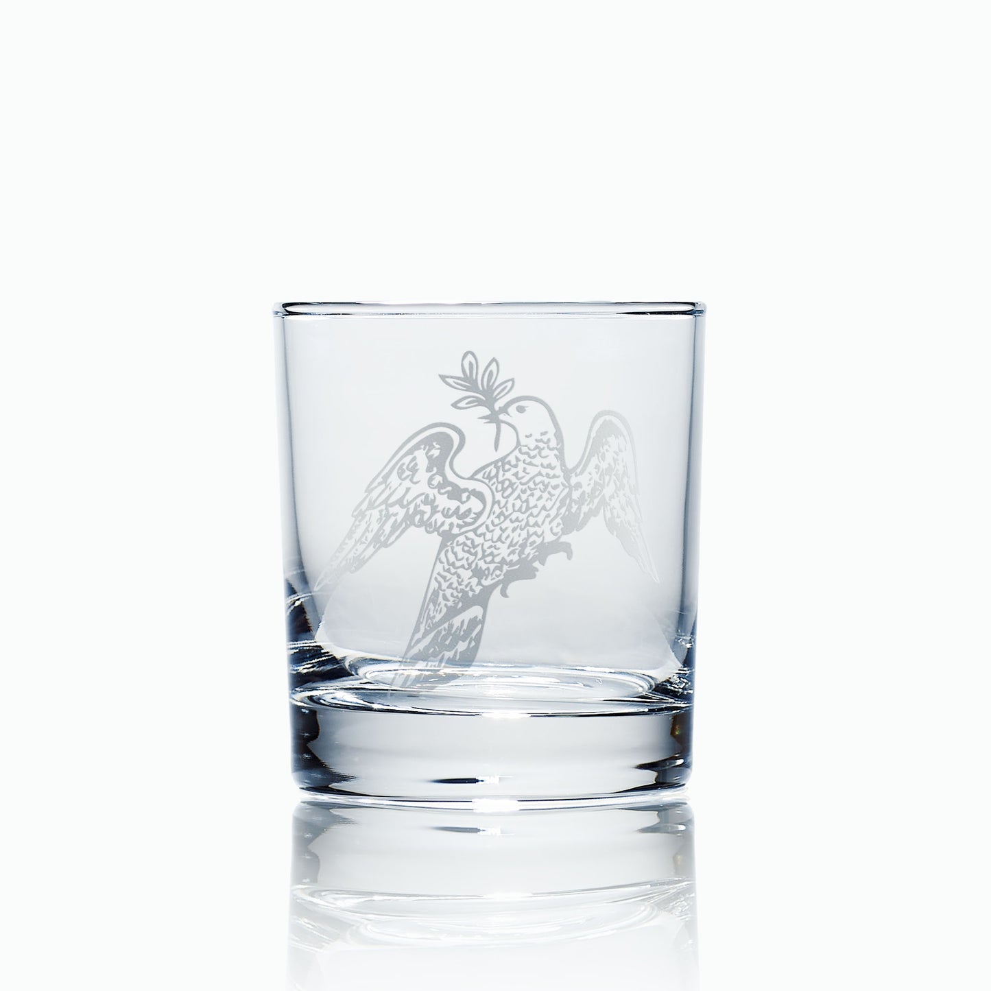 Engraved whisky tumbler featuring English Deacon jewel – white background presentation