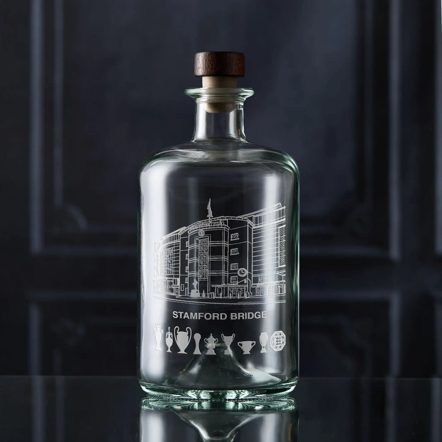 Decanter with line-art engraving of Stamford Bridge and football trophies