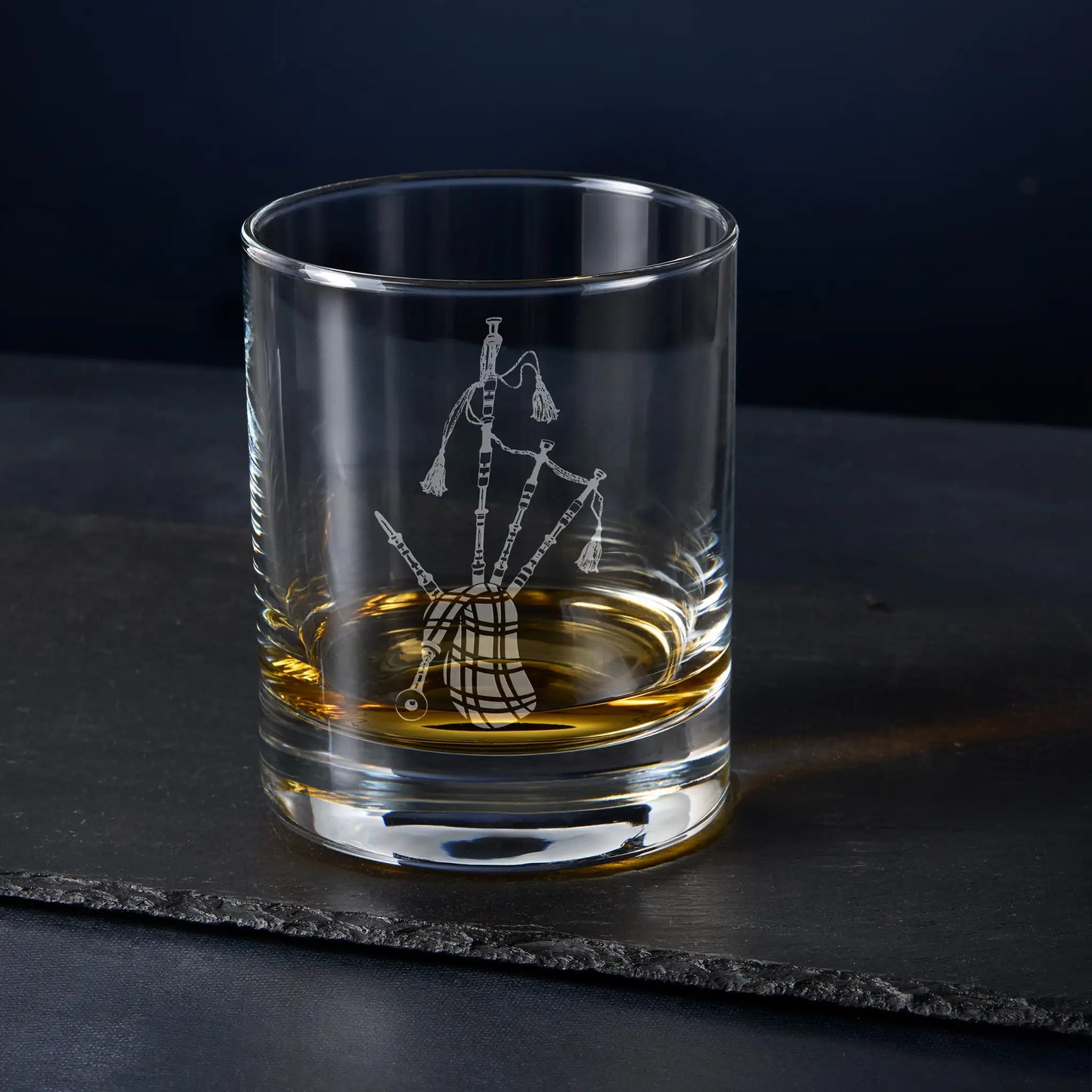 Whisky glass engraved with the Piper craft officer collar jewel, Scottish Constitution
