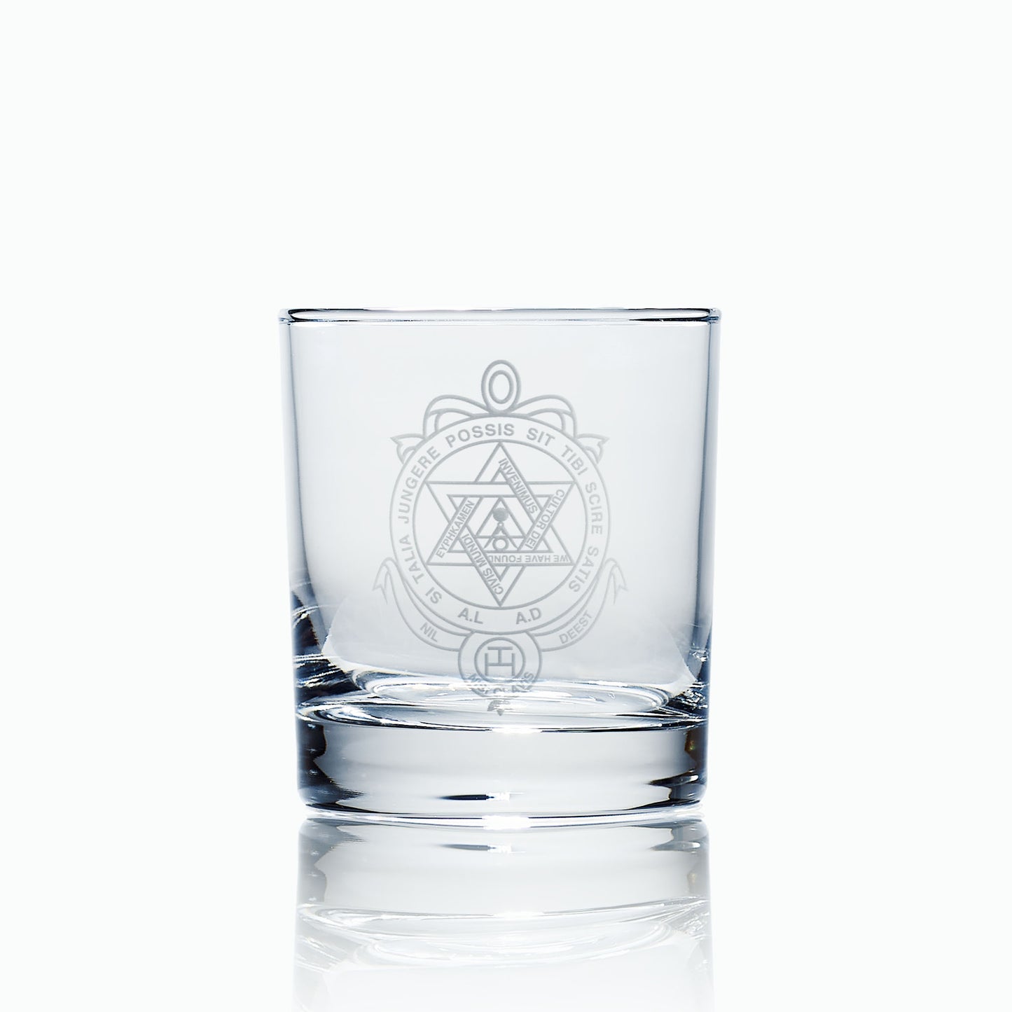 Whisky tumbler featuring Royal Arch reverse jewel engraving, displayed on white background