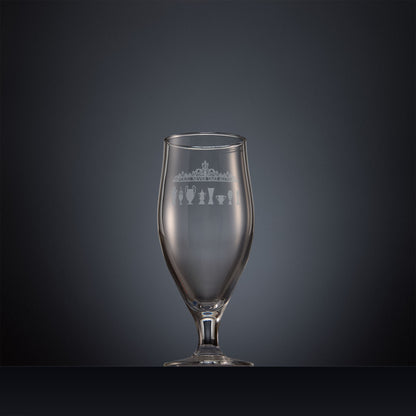 Engraved beer glass featuring the Shankly Gates detail with trophy silhouettes, inspired by Anfield stadium and shown on a dark background