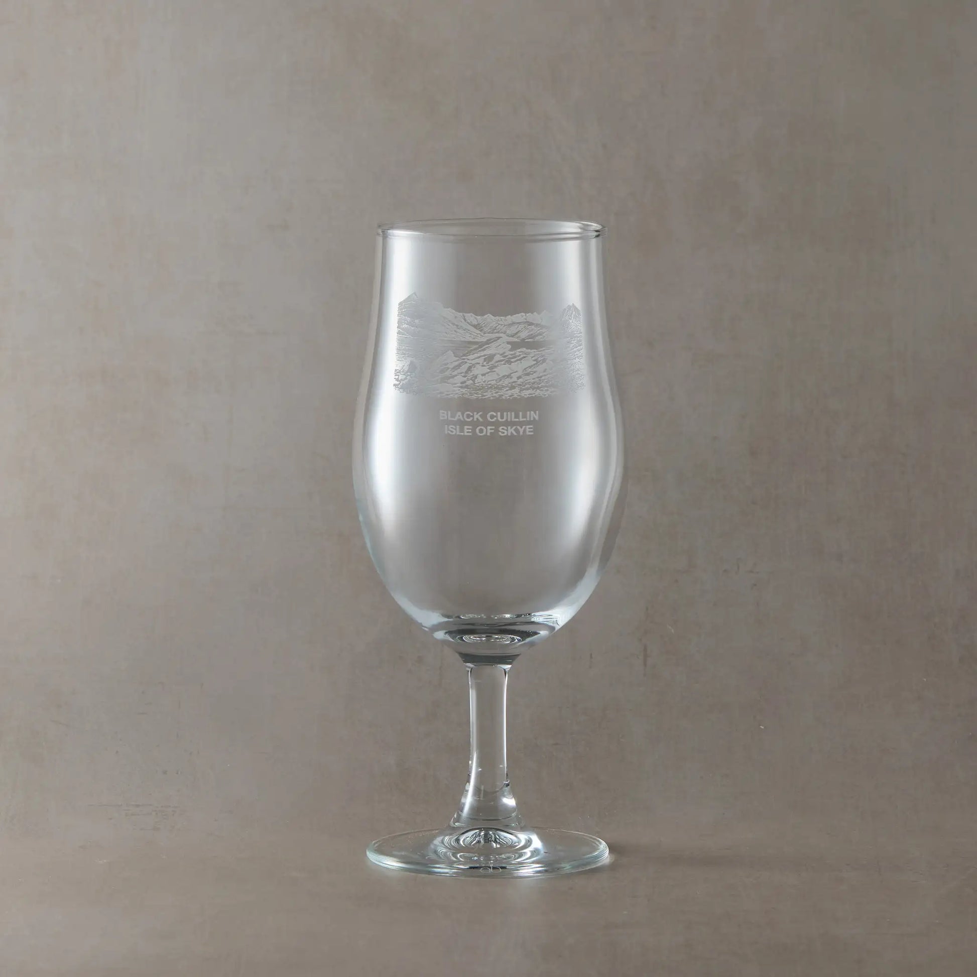 Stemmed pint glass engraved with the Back Cuillin and Isle of Skye text