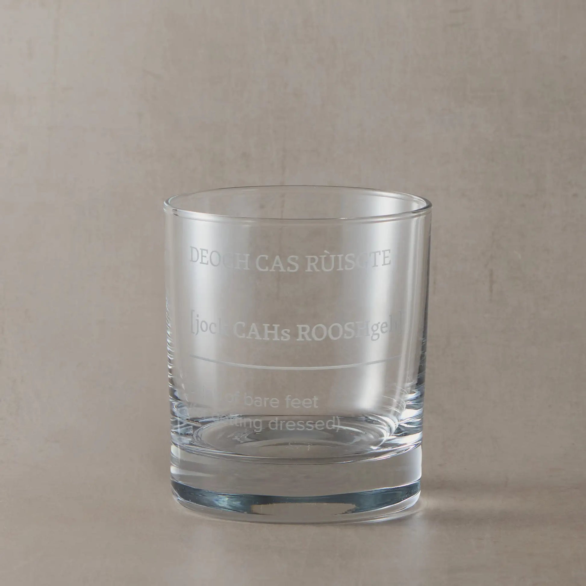 Whisky tumbler engraved with Deoch cas rùisgte – "Drink of bare feet" (for getting dressed)