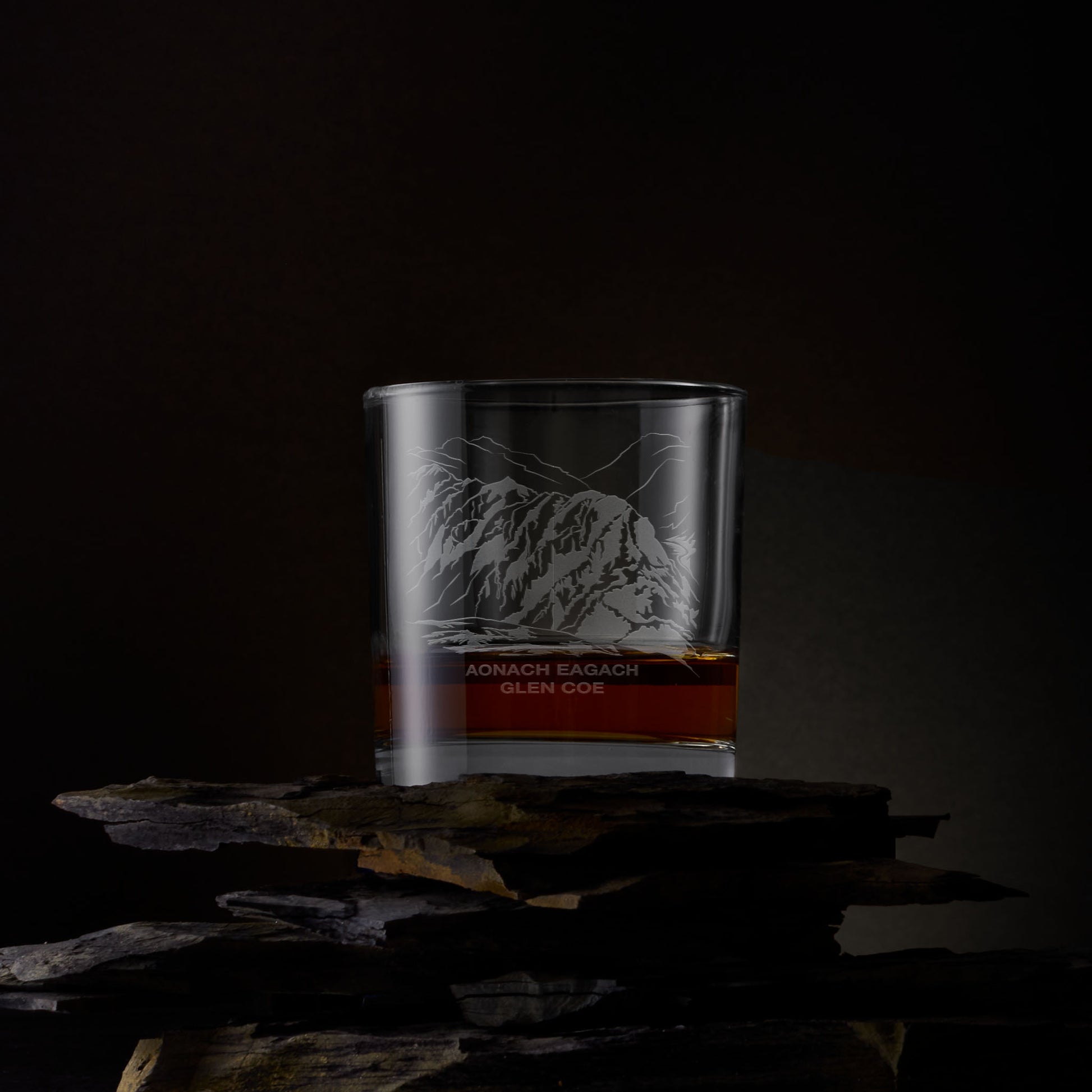 Engraved whisky glass with Aonach Eagagh, Glen Coe illustration