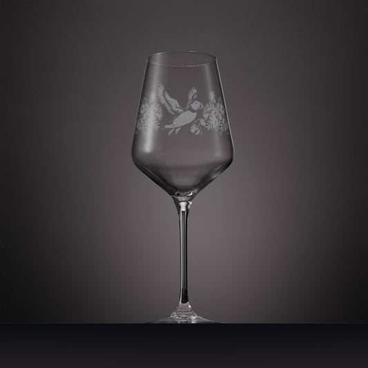 Engraved April Birth Flower Wine Glass – The Atelier Edition