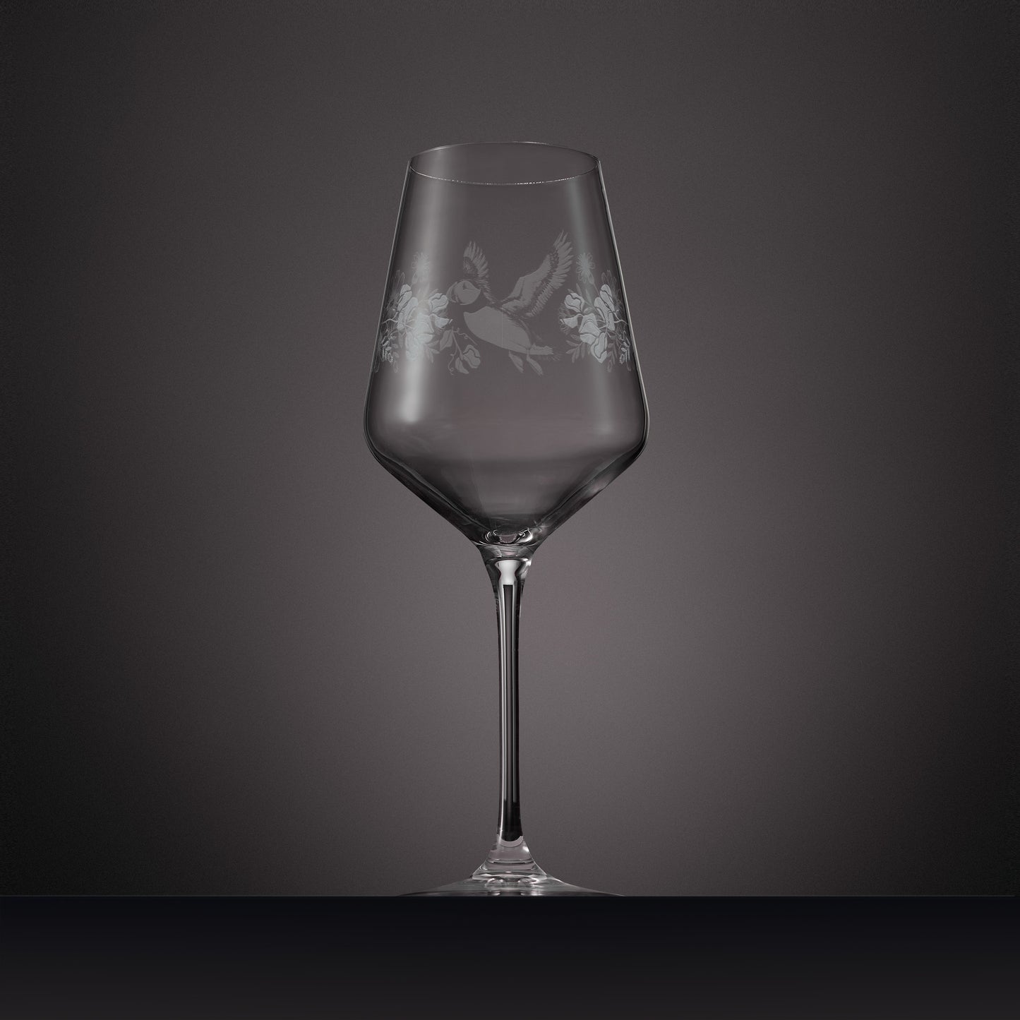 Engraved April Birth Flower Wine Glass – The Atelier Edition