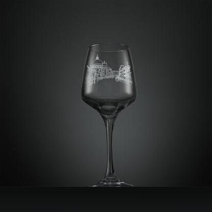 Engraved wine glass featuring an architectural study of the City of Venice