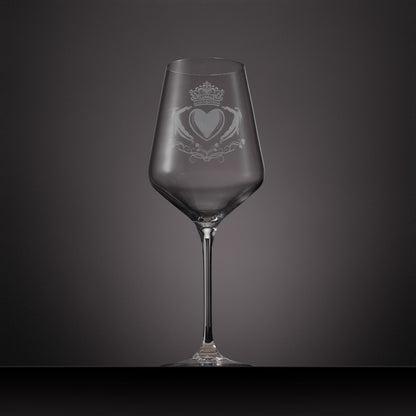 Engraved wine glass featuringa Claddagh design with shamrocks