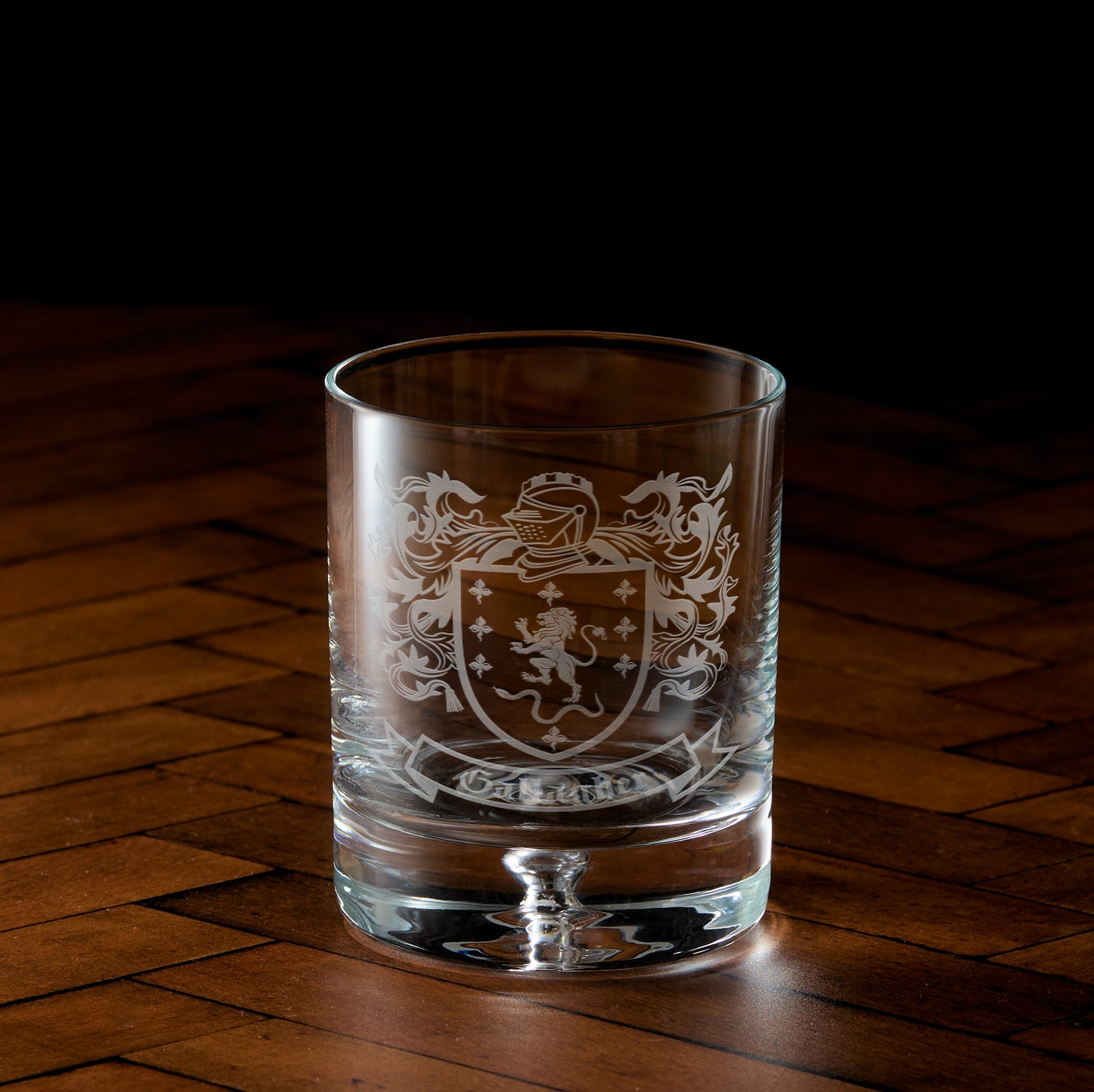 Engraved whisky glass with coat of arms and family surname design