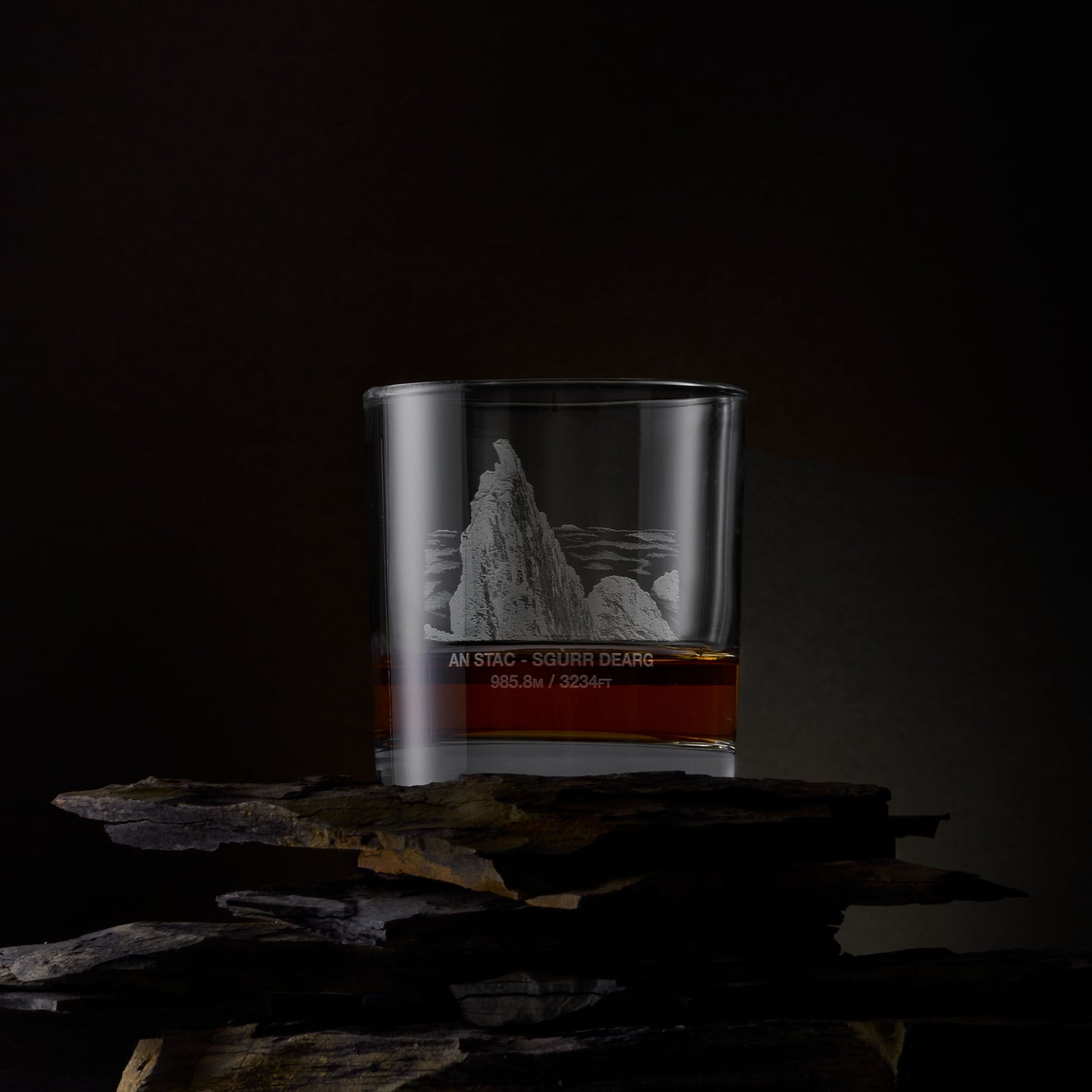 Engraved whisky glass with An Stac Sgurr Dearg, Inn Pin illustraton