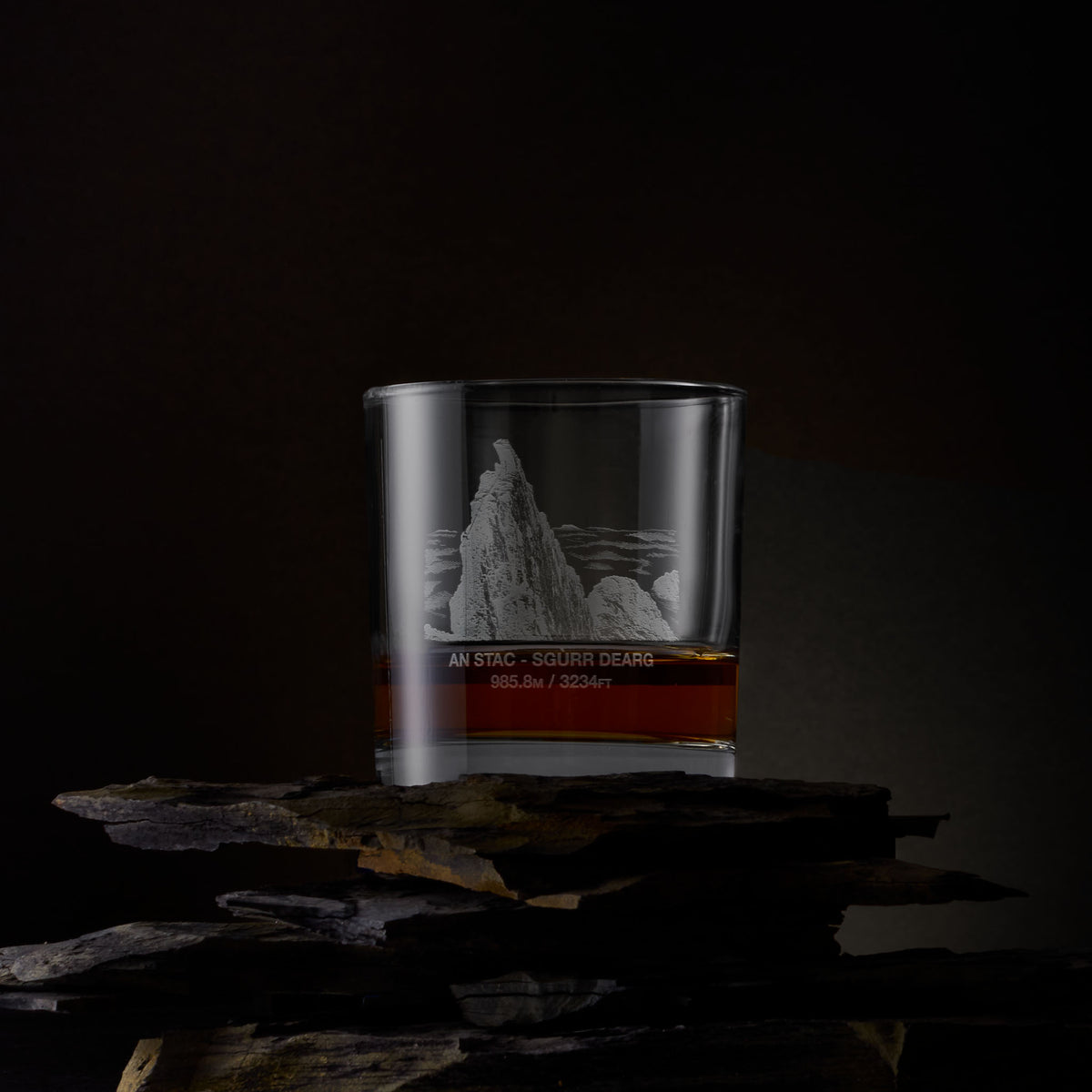Engraved whisky glass with An Stac Sgurr Dearg, Inn Pin illustraton