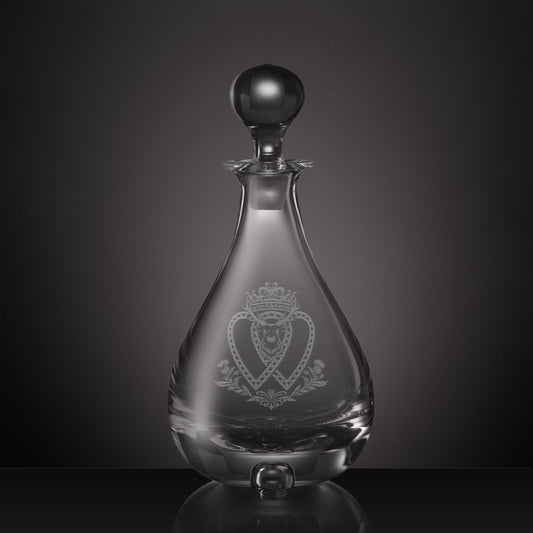 Engraved crystal wine glass featuring a Scottish Luckenbooth and stags head design