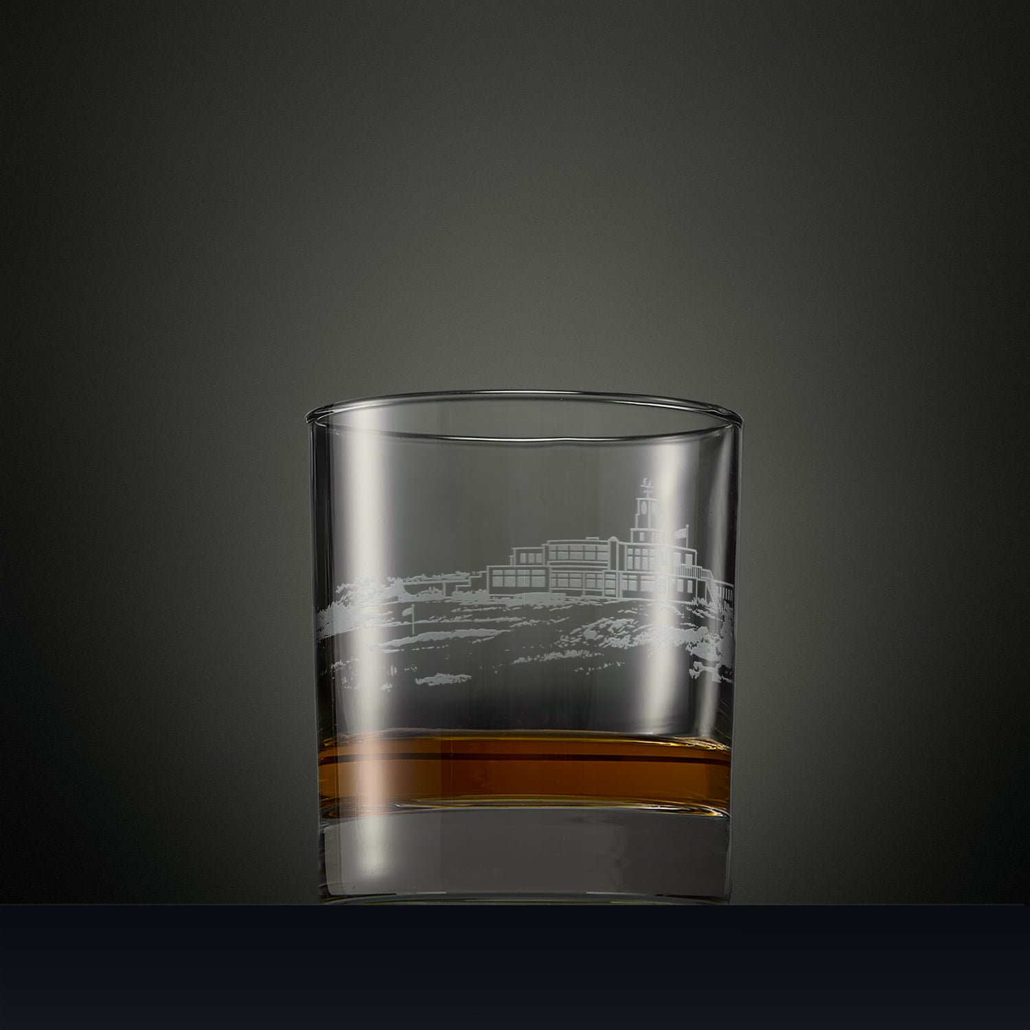 Engraved whisky glass with the Royal Birkdale clubhouse and green illustration