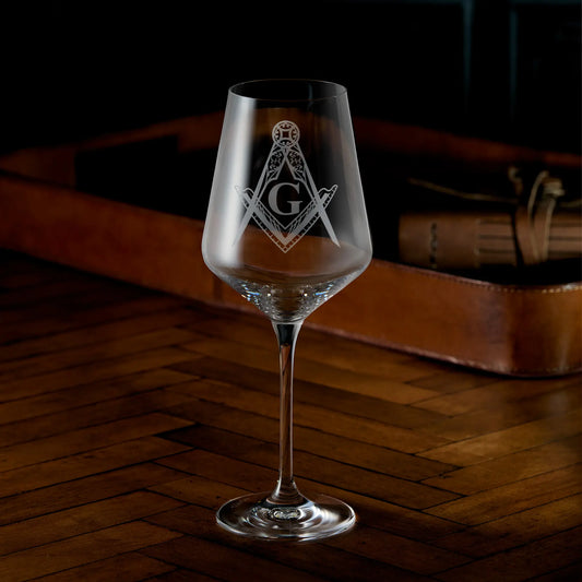 Engraved wine glass with Masonic sqaure and compass with G design