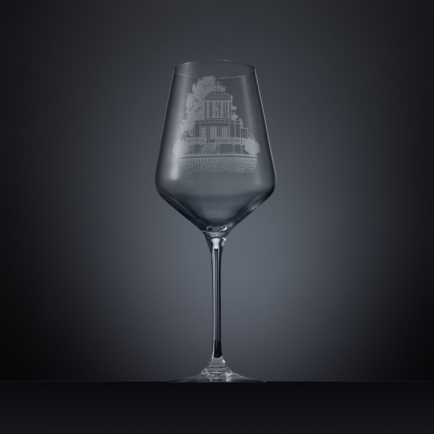 Engraved wine glass with Temple Island illustration