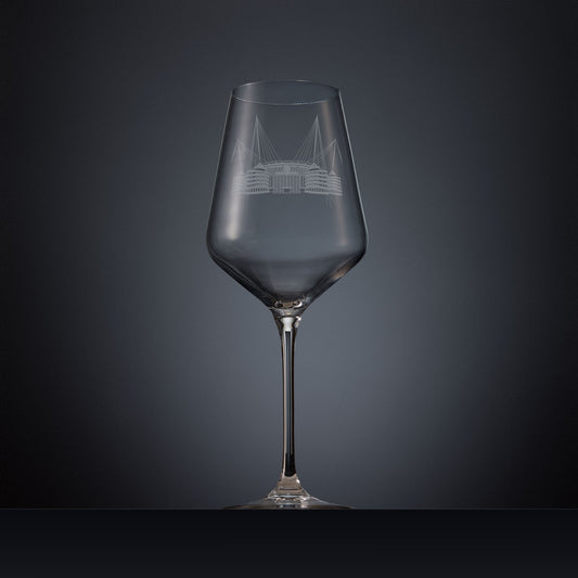 Engraved wine glass featuring a line-art illustration of the Etihad Stadium, shown on a dark background