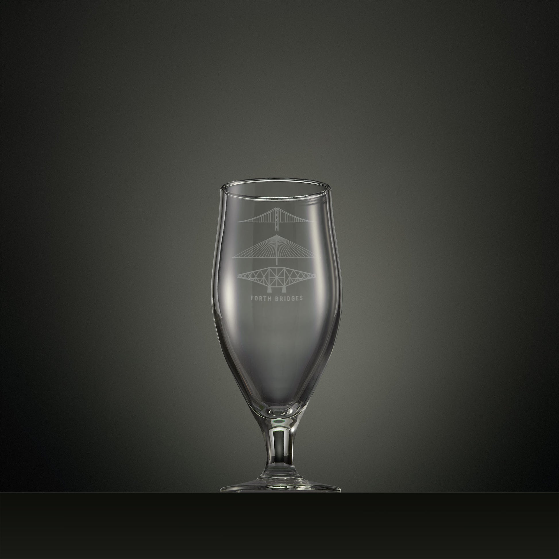Engraved stemmed beer glass with Forth bridges illustration