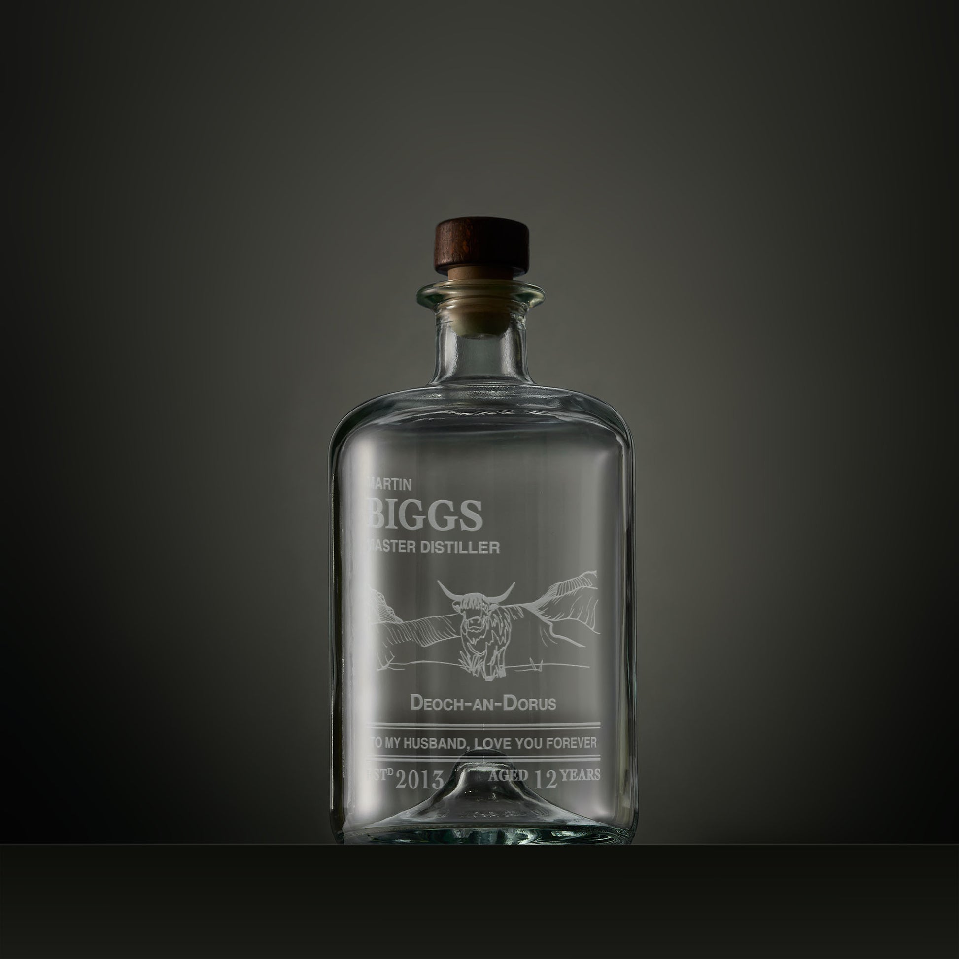 Engraved apothecary-style decanter with a Highland cow, Gaelic text and personalised message