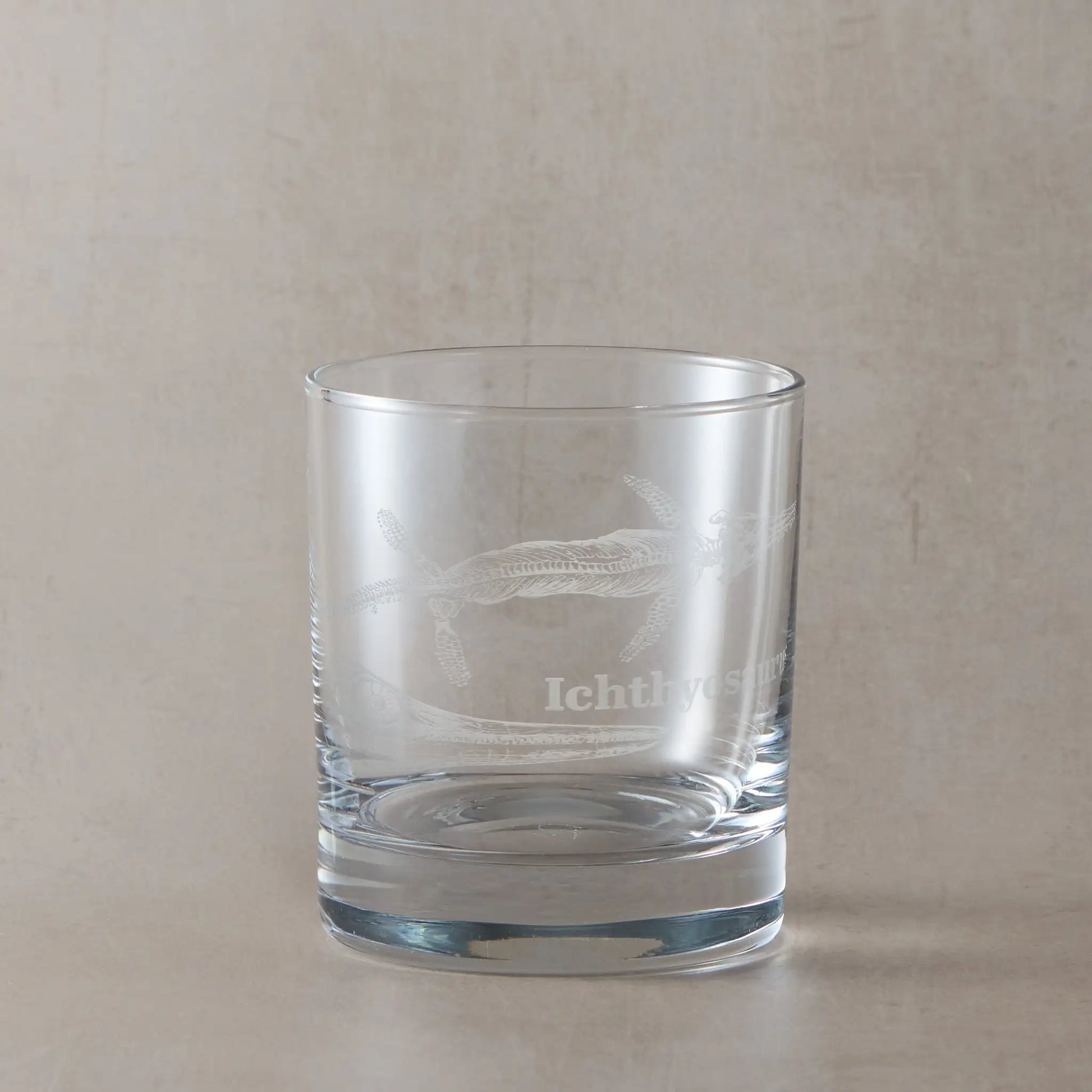 Paleontologist whisky glass engaved with a Ichthyosaurus fossil