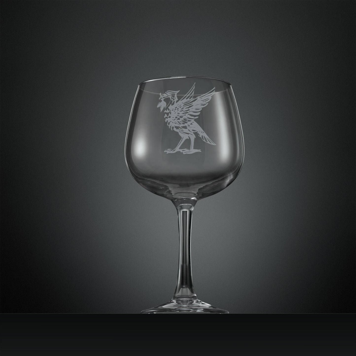 Engraved gin glass with a Liverbird facing left