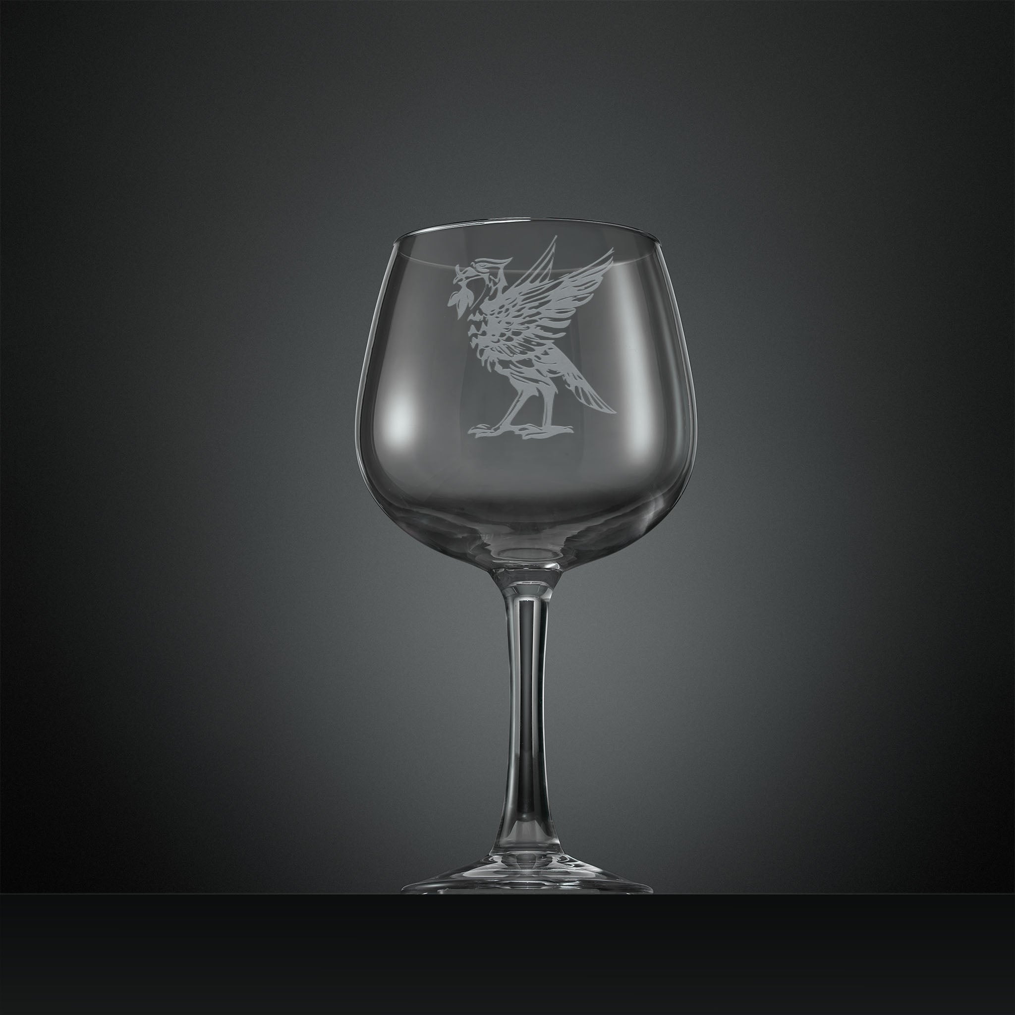 Engraved gin glass with a Liverbird facing left