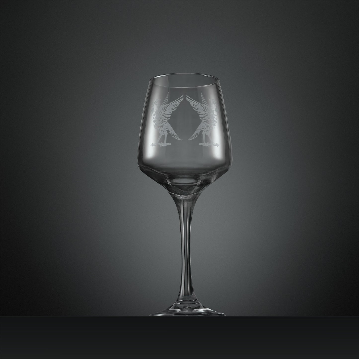 Engraved wine glass with two Liverbirds facing away from each other