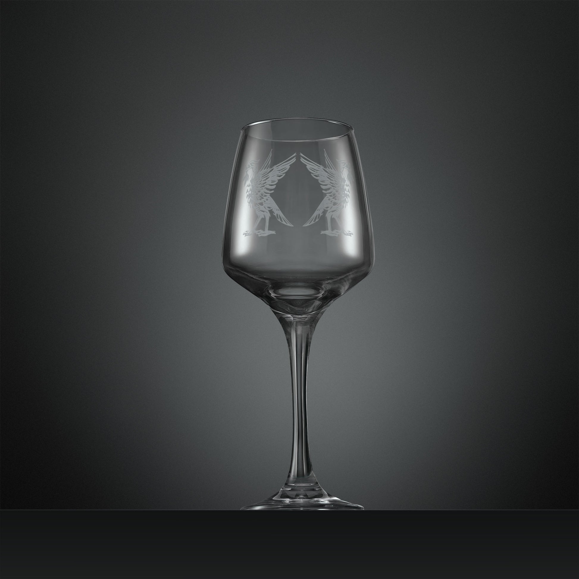 Engraved wine glass with two Liverbirds facing away from each other