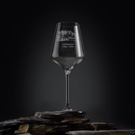 Lochnagar engraved wine glass featuring an illustration of Meikle Pap