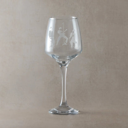 Engraved wine glass featuring a silhouette of a three-piece band – inspired by mod revival style, with guitar, bass, and drums