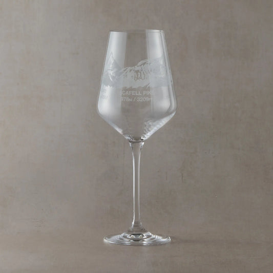 Engraved wine glass featuring a wraparound National Three Peaks design with Scafell Pike facing forward.