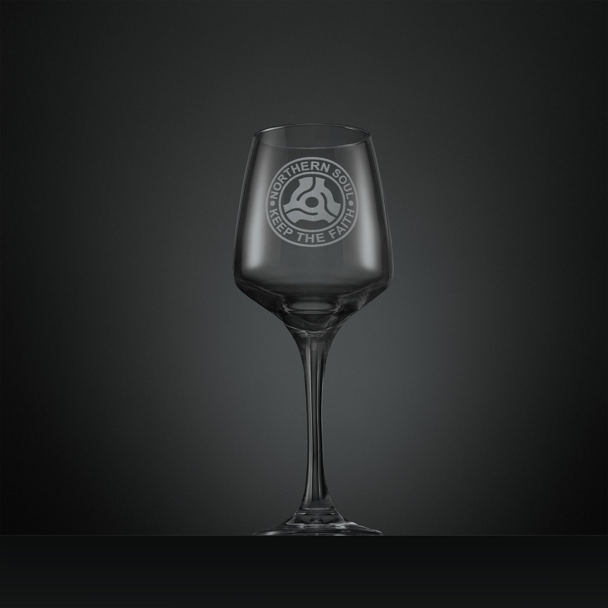 Engraved wine glass featuring the Northern Soul 45 record adapter