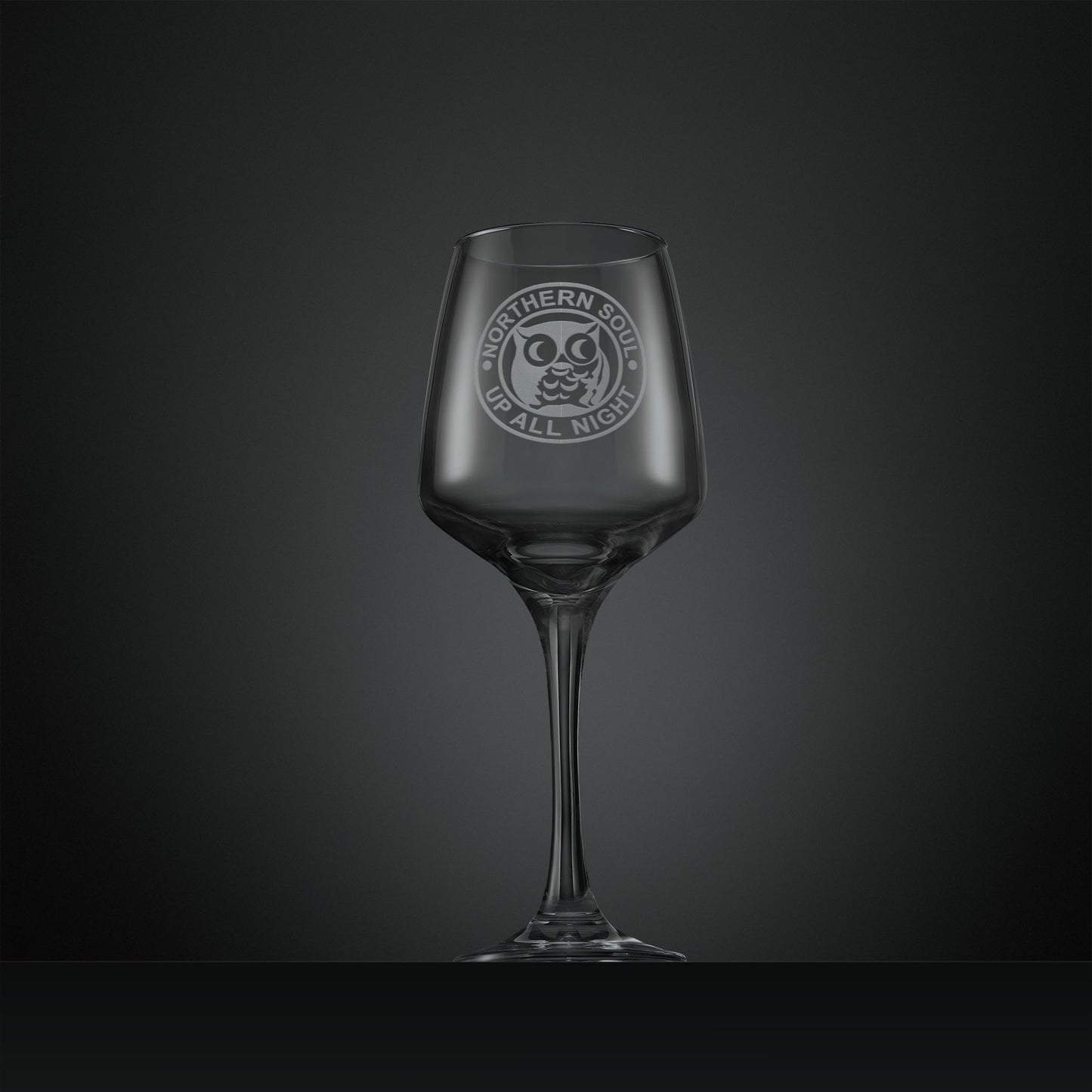 Engraved wine glass featuring the Northern Soul night owl badge