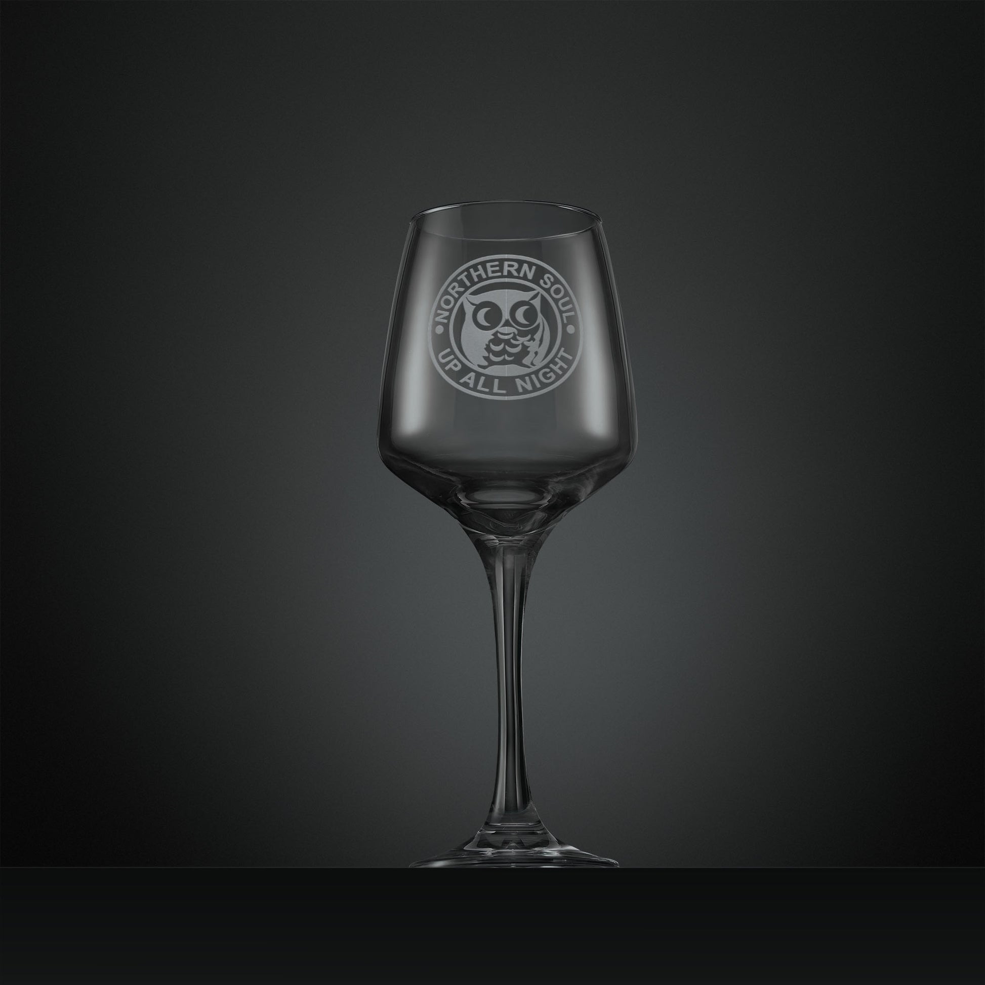 Engraved wine glass featuring the Northern Soul night owl badge