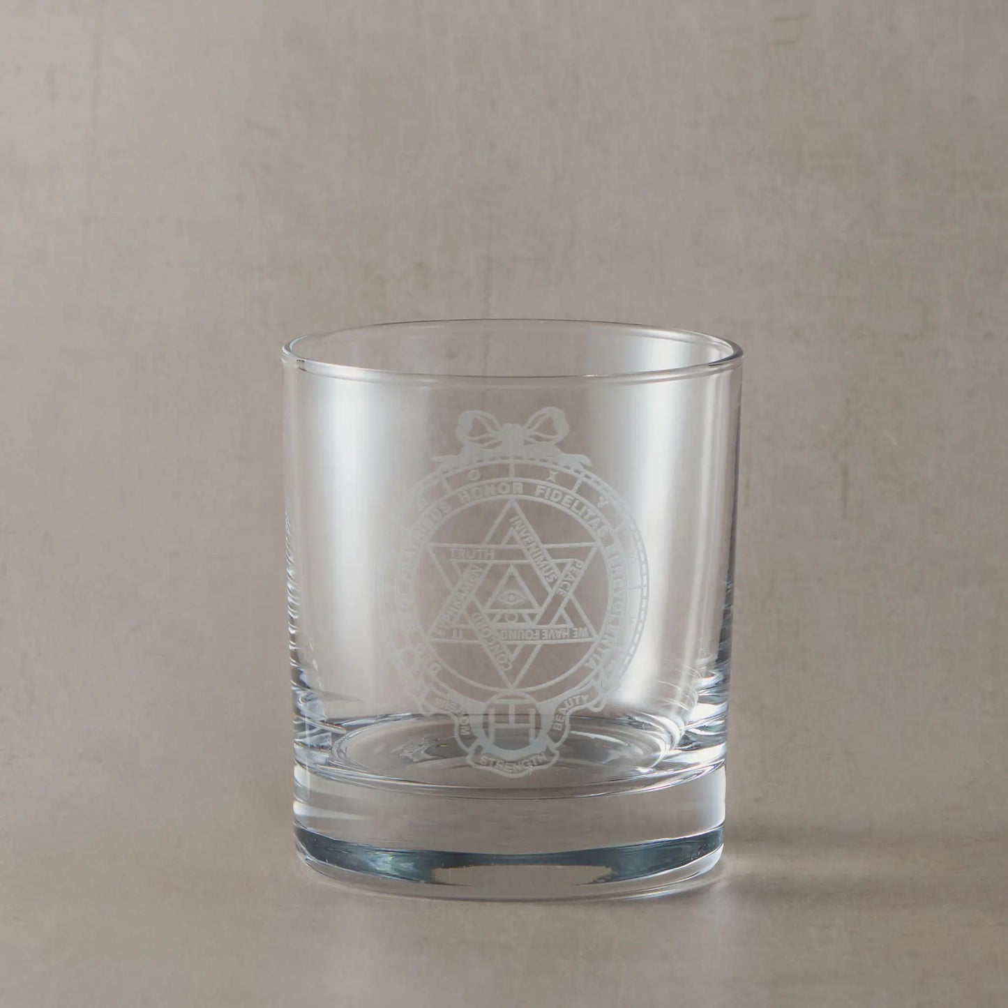 Engraved whisky glass with Masonic Royal Arch Companions breast jewel (Scottish Constitution), reverse view