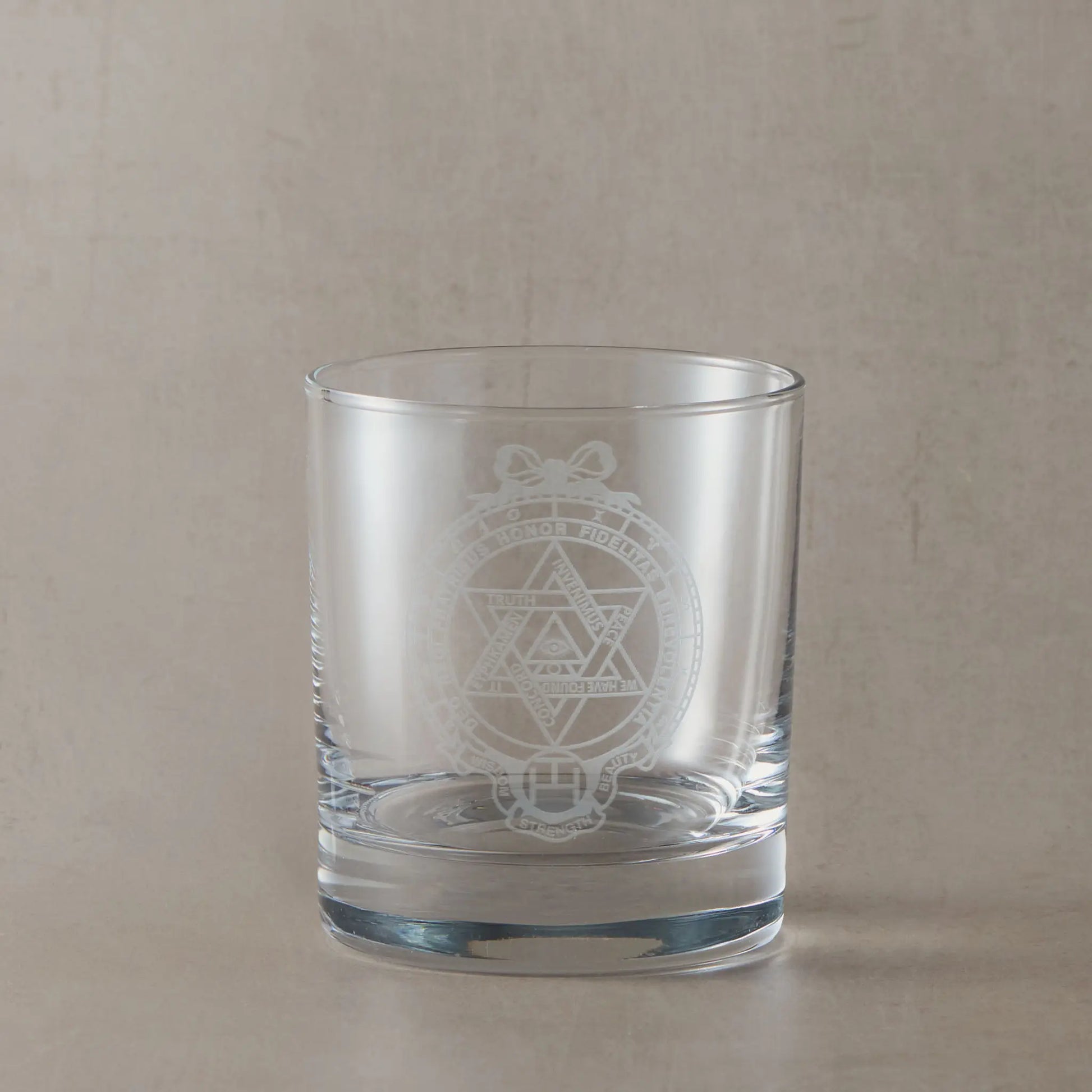 Engraved whisky glass with Masonic Royal Arch Companions breast jewel (Scottish Constitution), reverse view