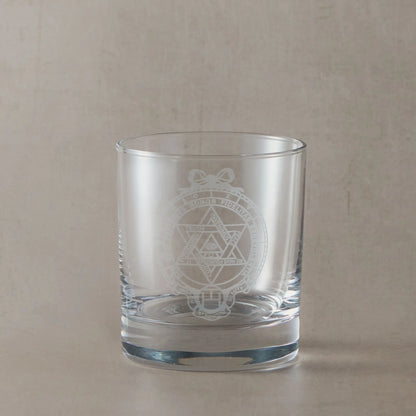Engraved whisky glass with Masonic Royal Arch Companions breast jewel (Scottish Constitution), reverse view