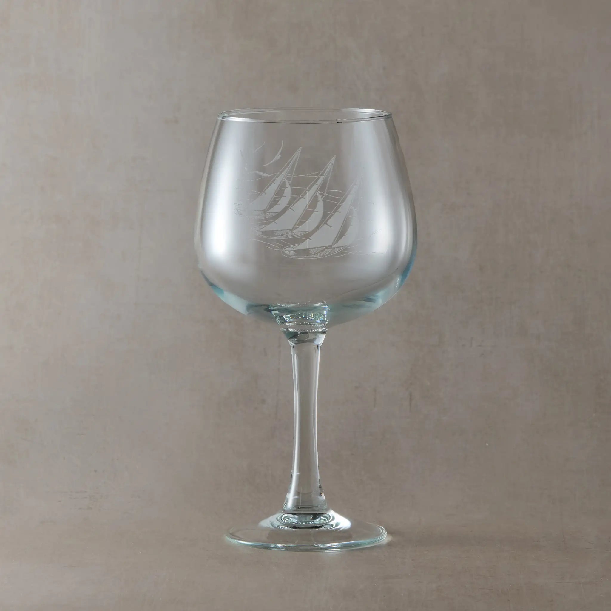 Gin glass engraved with three sailing boats surrounded by seagulls and waves
