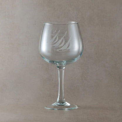 Gin glass engraved with three sailing boats surrounded by seagulls and waves
