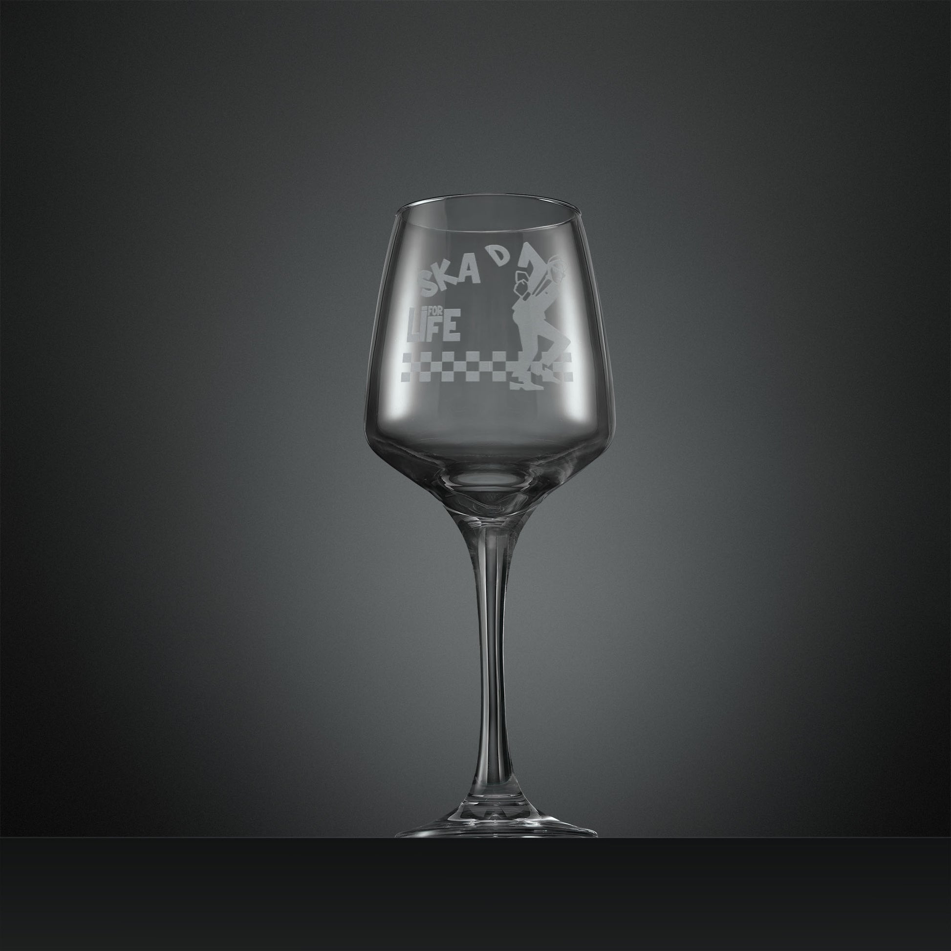Engraved wine glass with SKA man dancing on a checkerboard floor