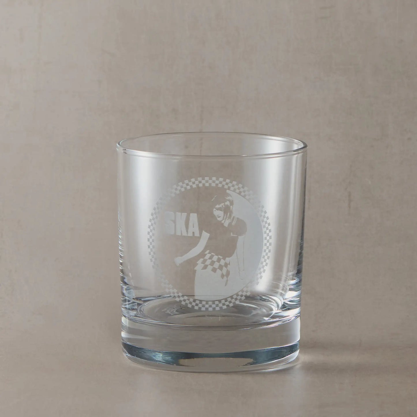 Whisky glass engraved with a Rude Girl in checkerboard skirt and Ska text – circular design with border in 2 Tone style