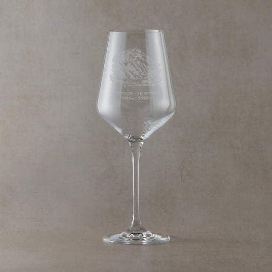 Stemmed wine glass with an engraving of Mount Snowdon (Yr Wyddfa) and its summit height