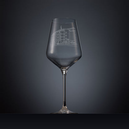 Engraved wine glass featuring a line-art illustration of Stamford Bridge stadium, shown on a dark background