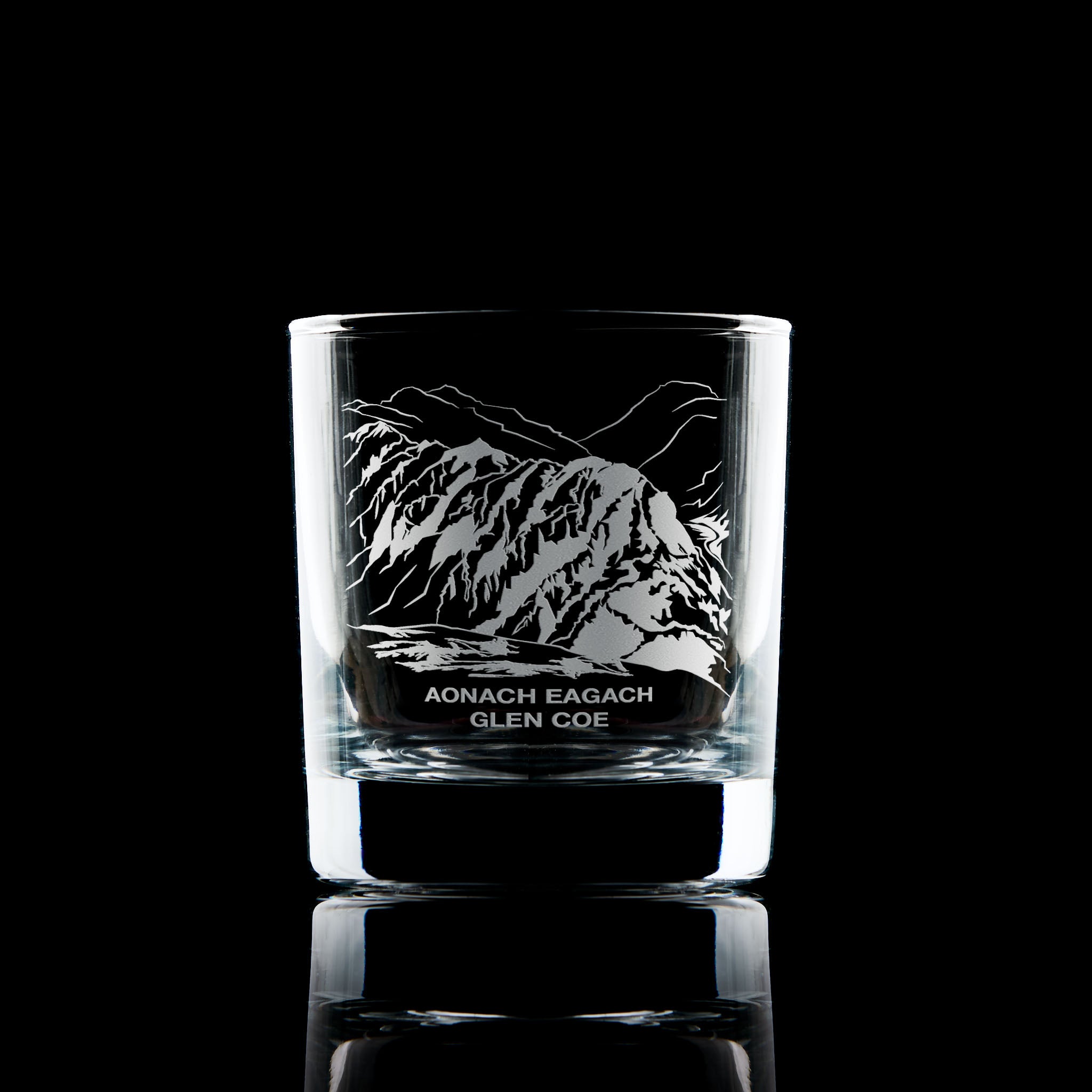 Whisky glass engraved with the Aonach Eagach Ridge linking Meall Dearg and Sgòrr nam Fiannaidh.