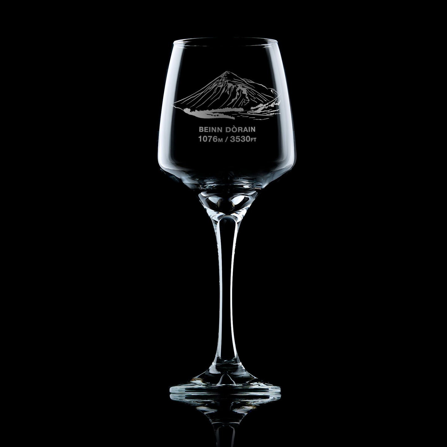 engraved wine glass etched with mountain Beinn Dorain, scottish monro