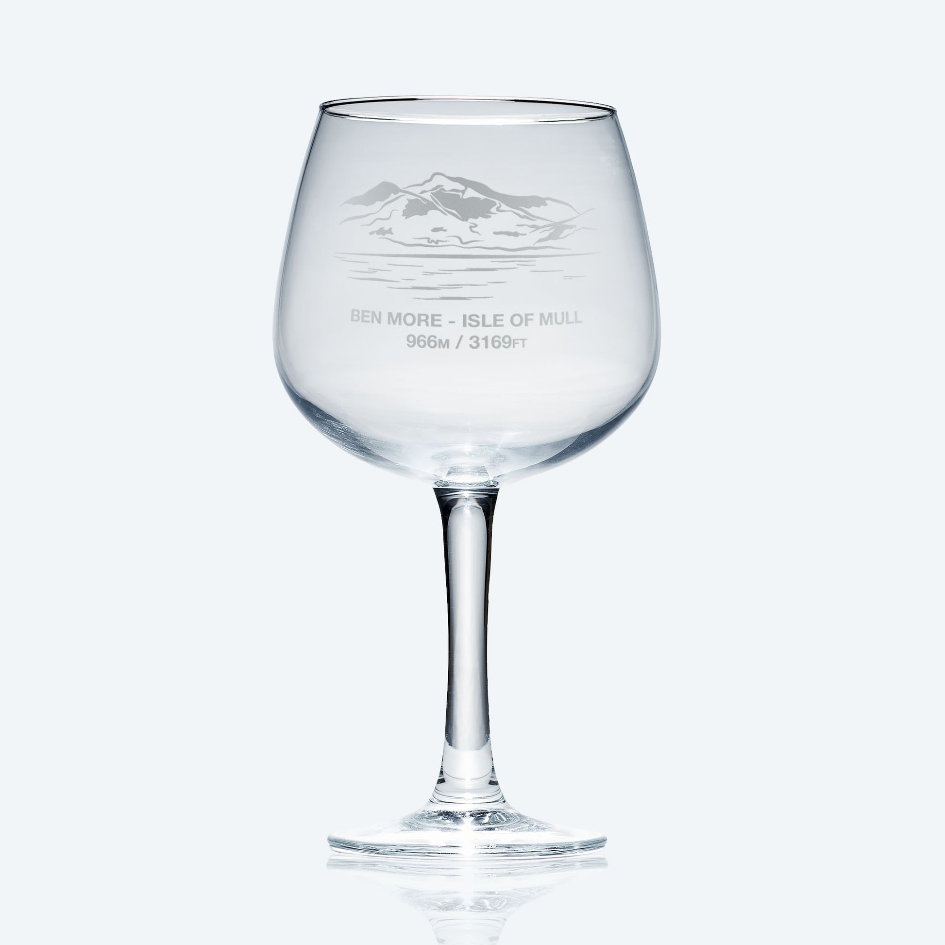 balloon gin glass engraved with ben More on the isle of mull