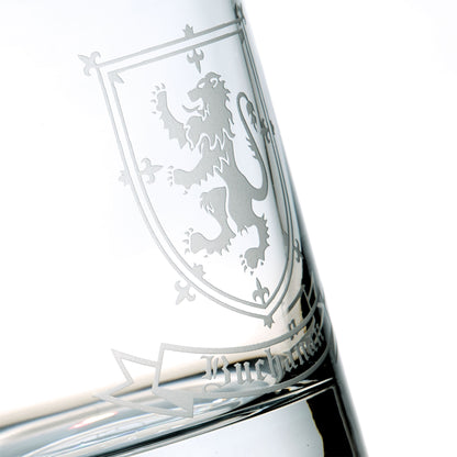 Coat of arms whisky glass engraved with the Buchannan family crest
