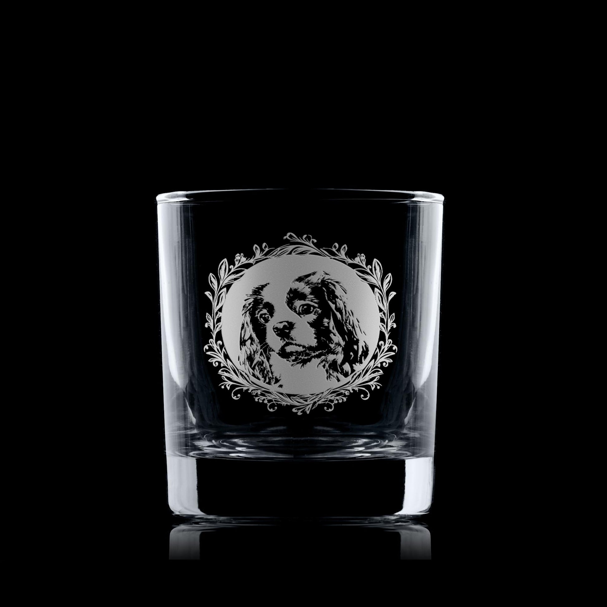 Whisky glass with engraved Cavalier King Charles Spaniel portrait in circular frame with garland