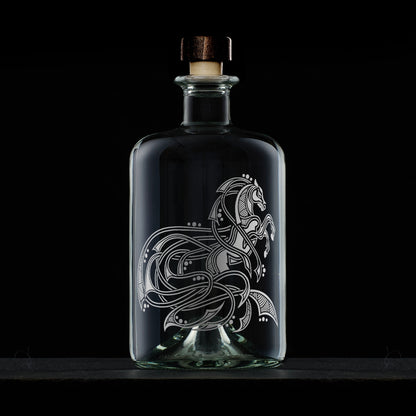 Hand-engraved Celtic Knotwork Horse whisky decanter – front view with stopper