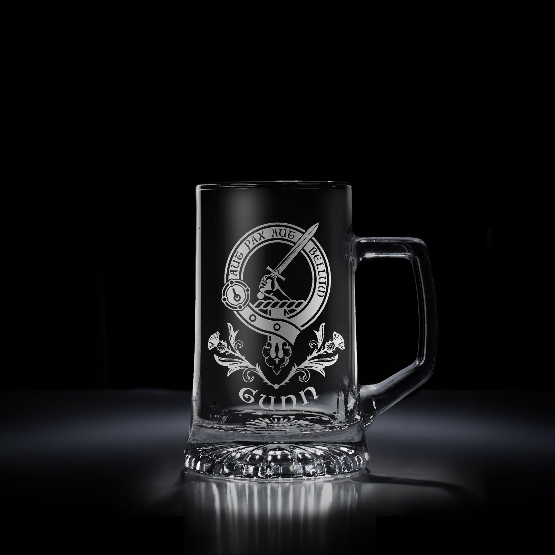 Glass tankard engraved with a Scottish clan crest design - Clan Gunn