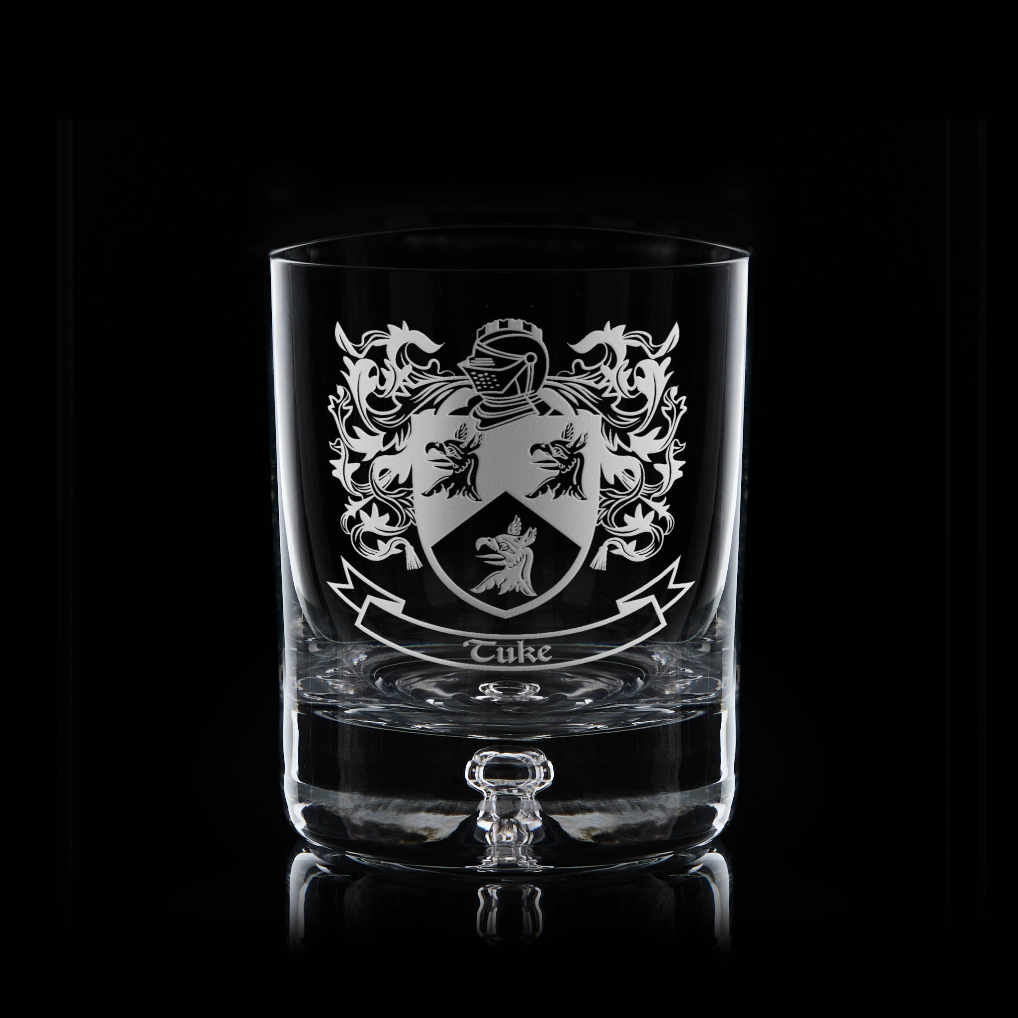 Engraved Coat of Arms whisky glass with mantling – Atelier Edition